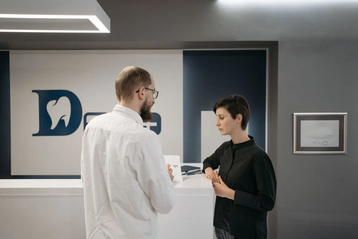 Illustrative conversation at a clinic reception